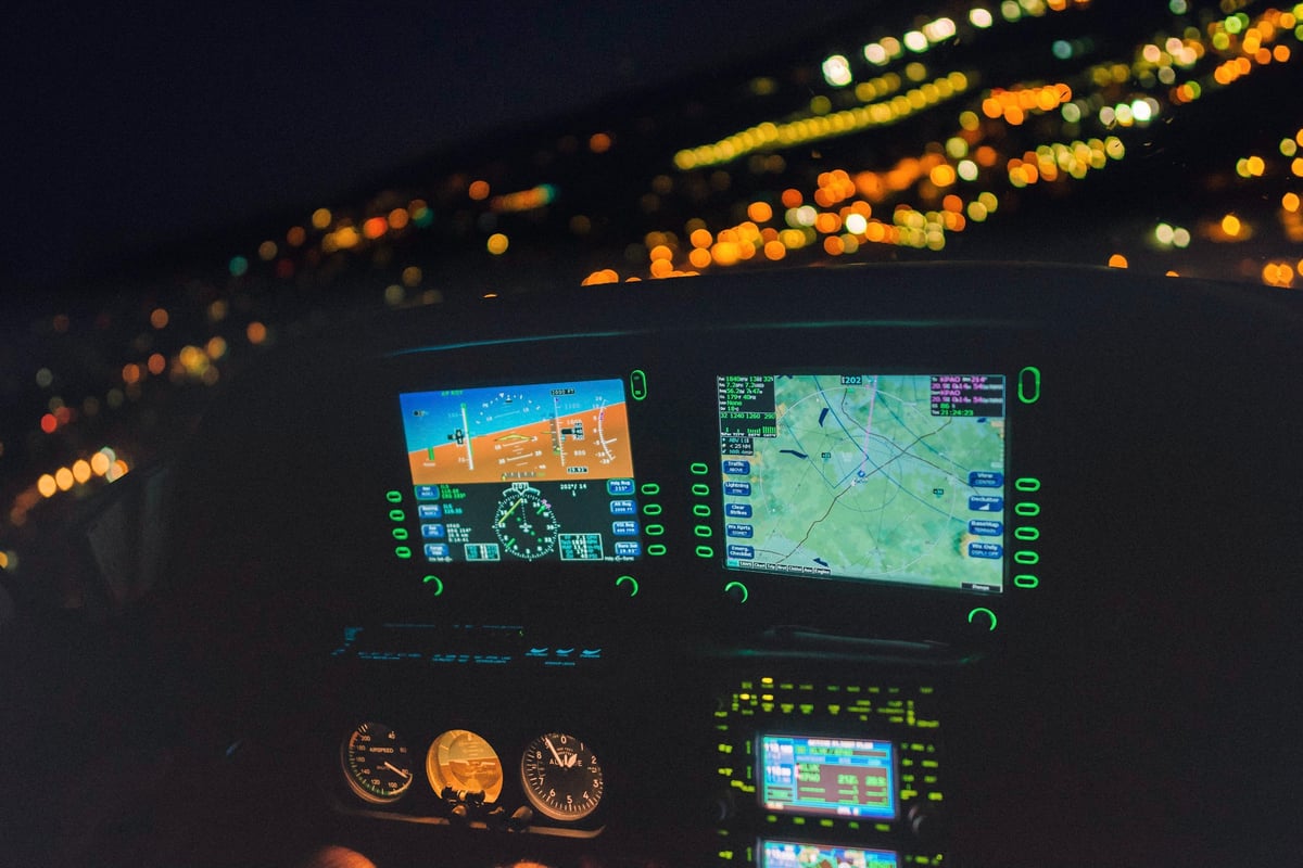 the-pros-and-cons-of-learning-to-fly-with-a-glass-cockpit