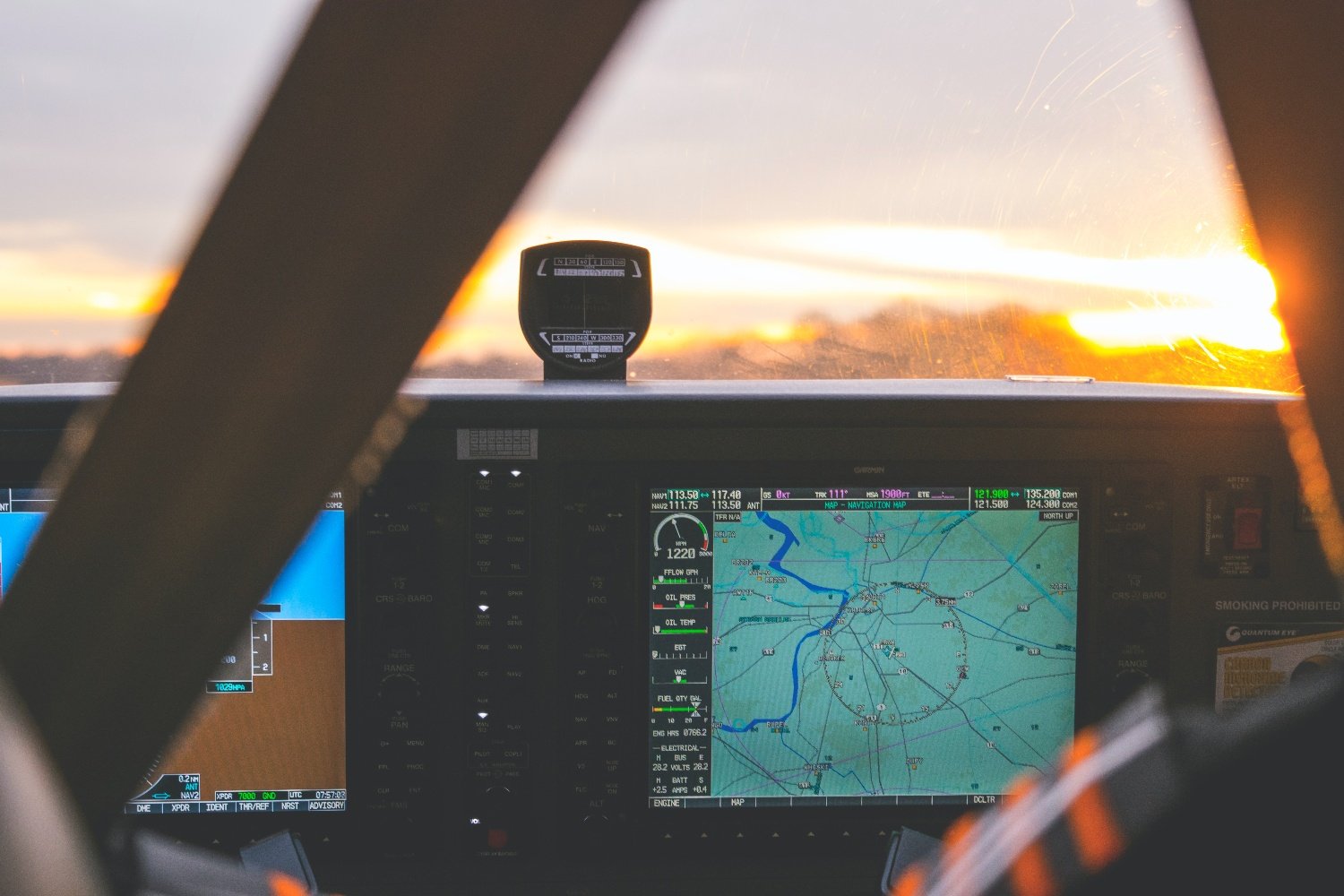 The Pros and Cons of Learning to Fly With a Glass Cockpit